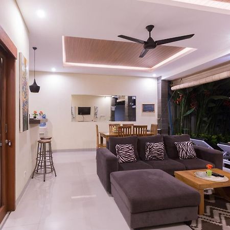 Villa Hitam Putih Legian Bali سمينياك المظهر الخارجي الصورة