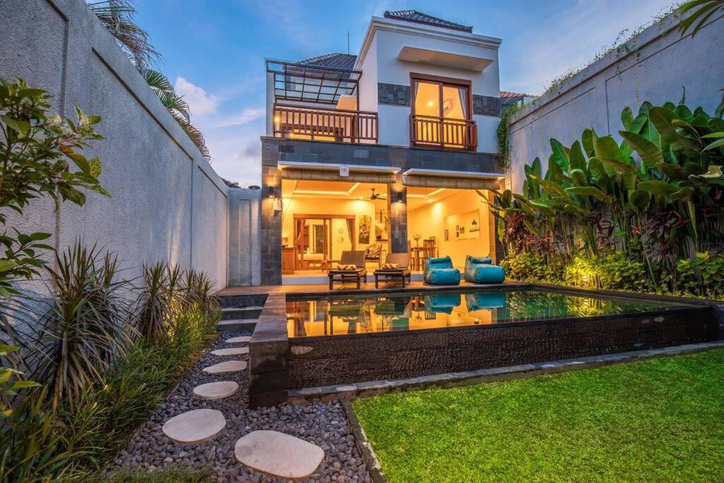 Villa Hitam Putih Legian Bali سمينياك المظهر الخارجي الصورة