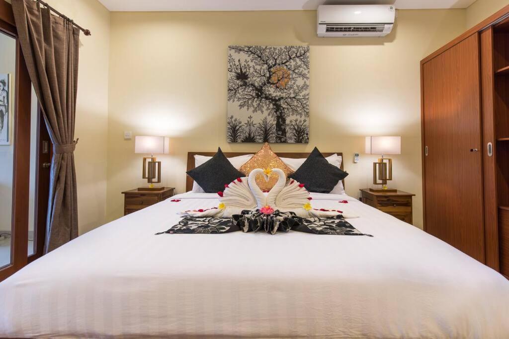 Villa Hitam Putih Legian Bali سمينياك المظهر الخارجي الصورة