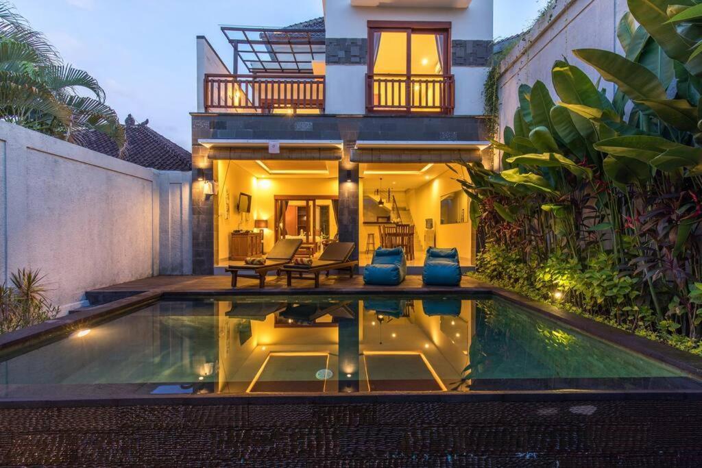 Villa Hitam Putih Legian Bali سمينياك المظهر الخارجي الصورة