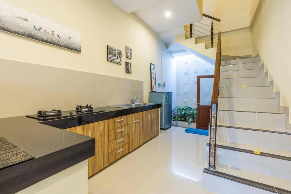 Villa Hitam Putih Legian Bali سمينياك المظهر الخارجي الصورة