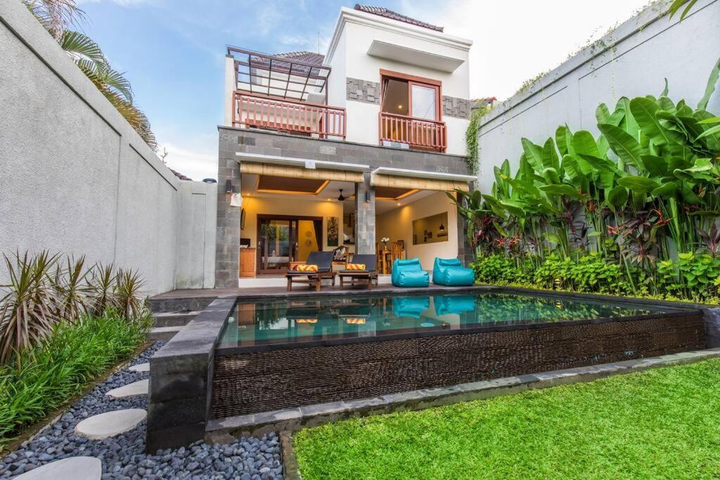 Villa Hitam Putih Legian Bali سمينياك المظهر الخارجي الصورة