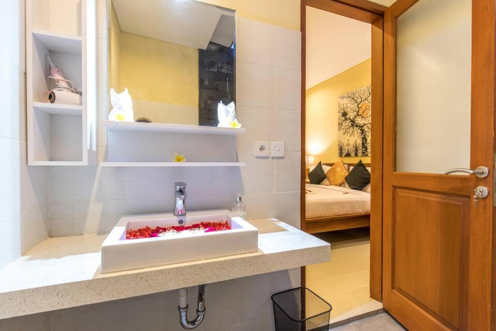 Villa Hitam Putih Legian Bali سمينياك المظهر الخارجي الصورة
